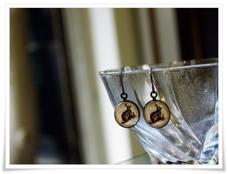 OldNew Lady-欧洲复古图案兔子-垂坠耳勾 - 耳环/耳夹 - 玻璃 