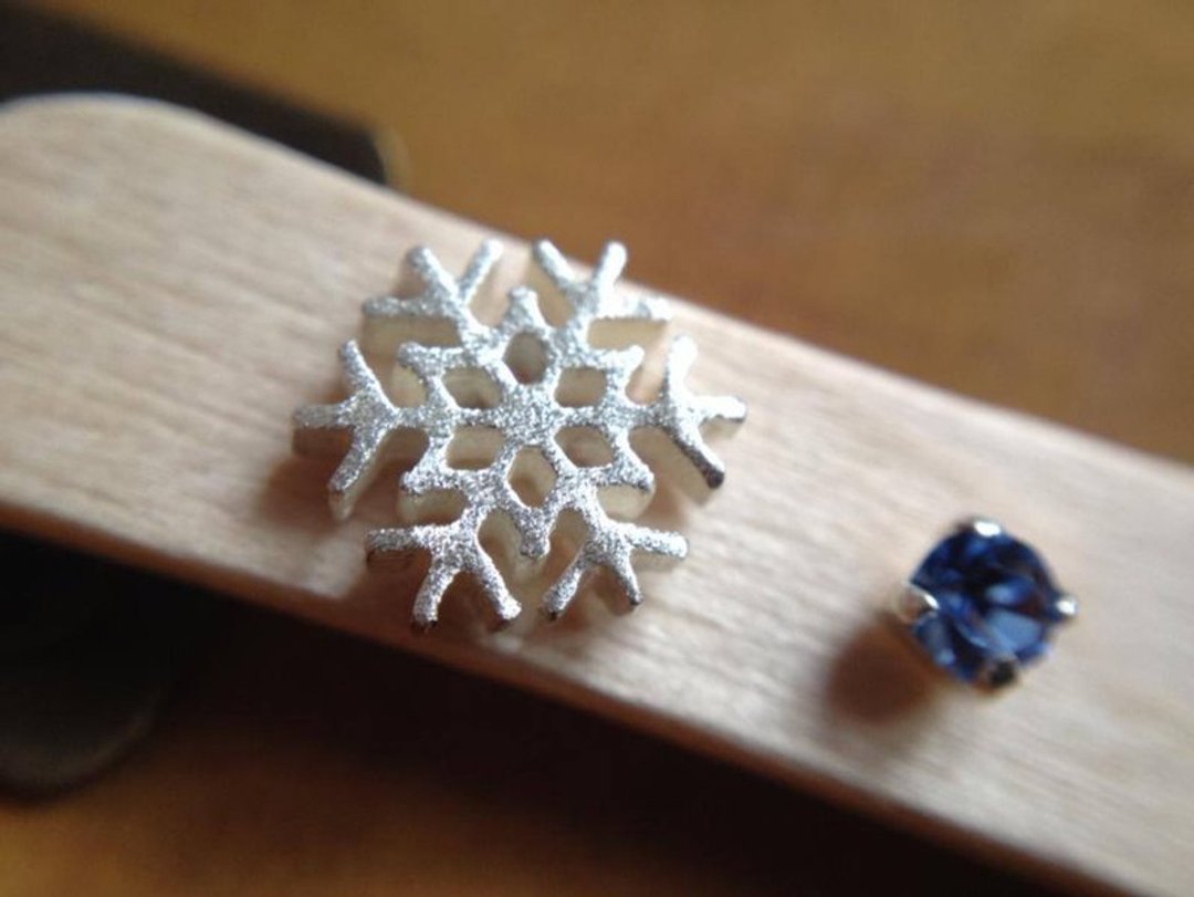 《迷你雪花-冰晶》-耳针组 - 耳环/耳夹 - 其他金属 白色