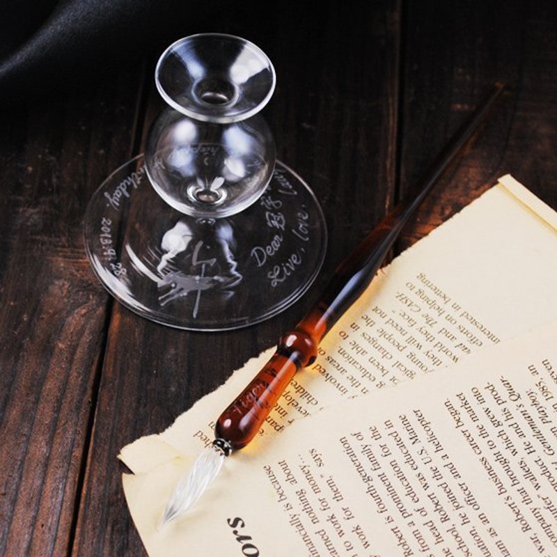 12生肖纪念版【琥珀色午马玻璃笔】 水晶艺术雕刻玻璃笔组(含图玻璃笔座) 属马 (不含墨水) - 酒杯/酒器 - 玻璃 咖啡色