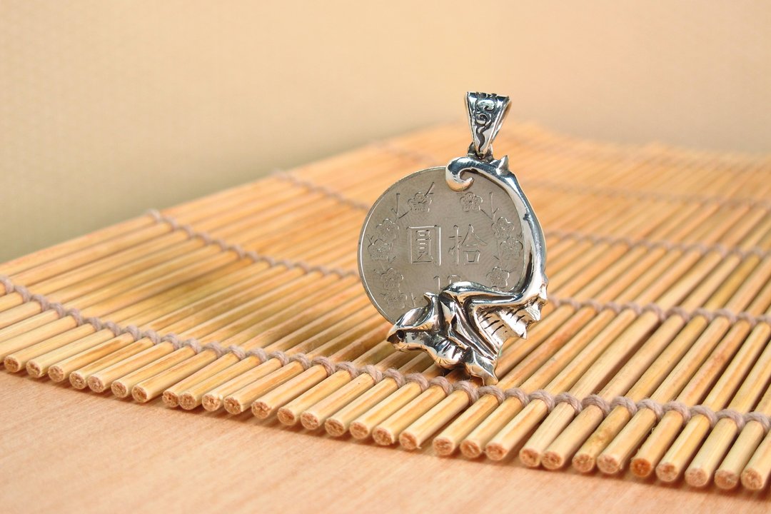 银元钱夹福 蝠银元 台湾纪念品 纯银坠子(不含链) - 项链 - 纯银 银色