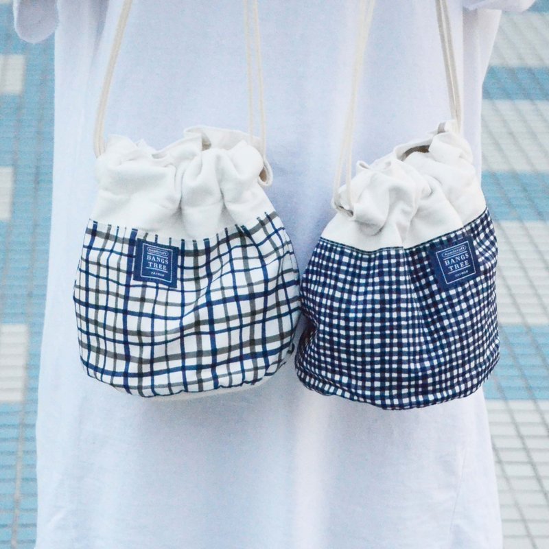 ::浏海树:: 侧背水桶包_蓝色手绘格子(东京限量款/现货供应中) - 侧背包/斜挎包 - 其他材质 蓝色