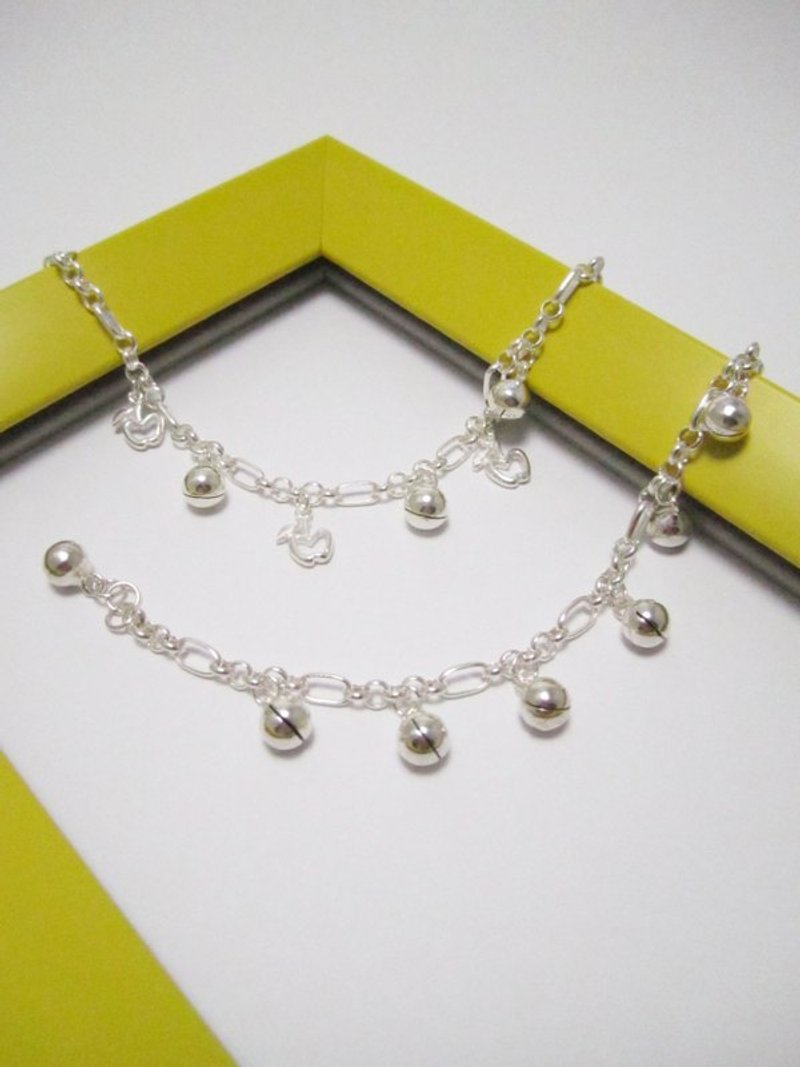 baby纯银手链《小苹果》&《铃铛》2入 - 手链/手环 - 其他金属 灰色