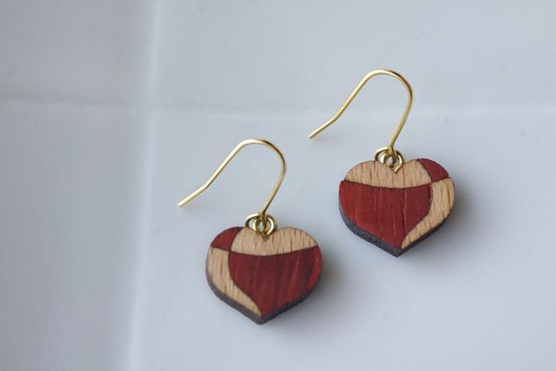 木制爱心耳环 - 胸针 - 木头 红色