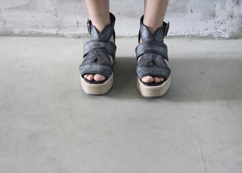 ZOODY / 着陆厚底 / 手工鞋 / 厚底条带凉鞋 / 灰 - 男女凉鞋 - 真皮 灰色