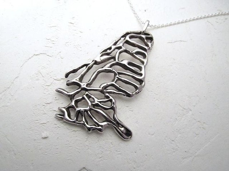 巨型蝴蝶坠饰 - 项链 - 其他金属 