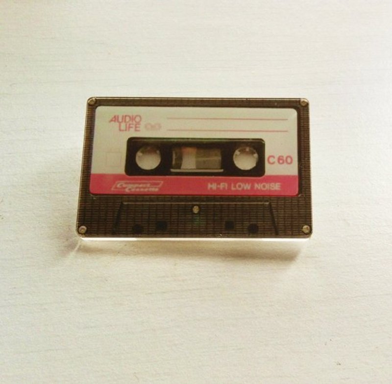 ＊pinpin＊Our Mixtape 老派卡带压克力徽章 别针胸章 (红白) - 徽章/别针 - 塑料 白色
