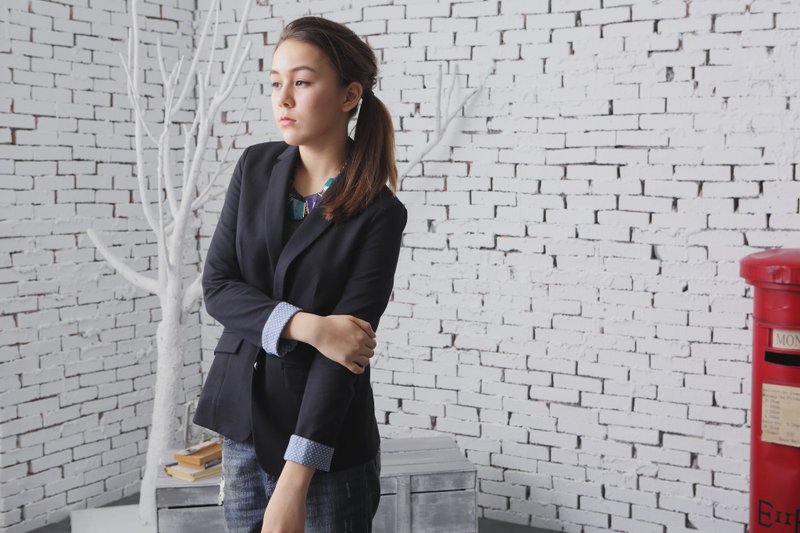 【DEF.IT】低调深蓝牛仔袖口西装外套 - 平凡见精彩 - 女装西装外套/风衣 - 其他材质 蓝色