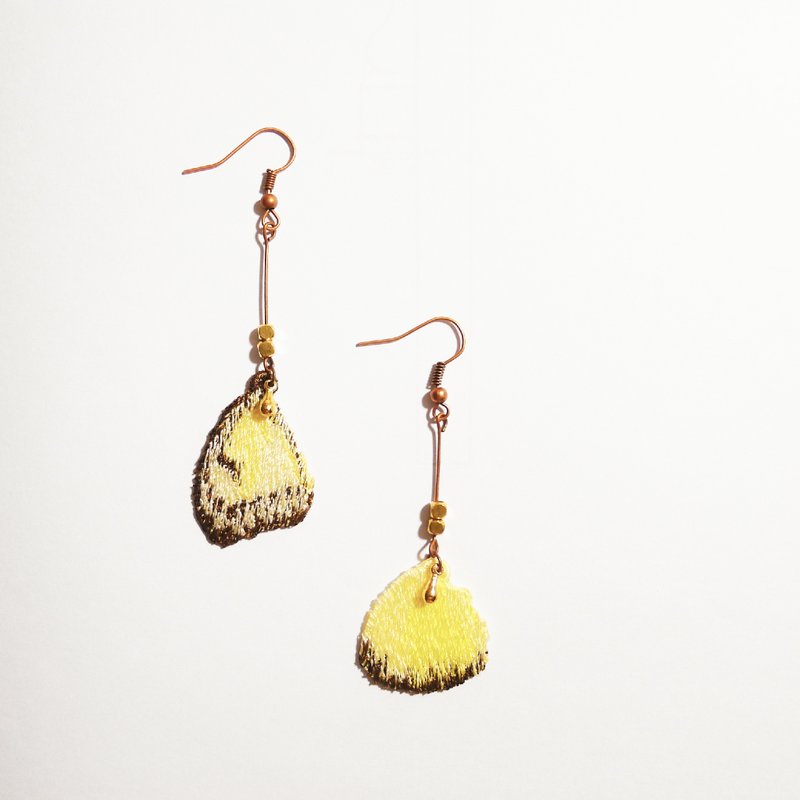 ［织林］刺绣。蝶羽耳环 / 淡黄蝶 Catopsilia pomona - 耳环/耳夹 - 其他材质 黄色