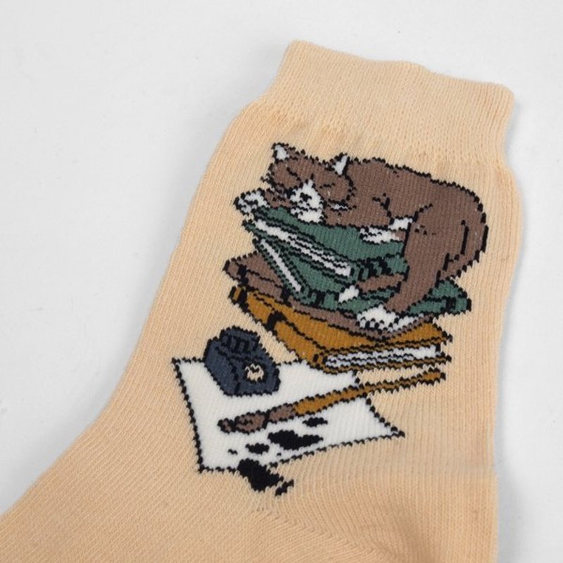 │moderato│睡午觉的博士猫咪造型复古中袜短袜/礼物.无厘头女孩.文艺.交换礼物 - 袜子 - 其他材质 卡其色