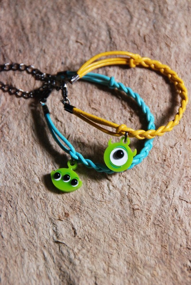 俏皮绿色大眼怪/三眼怪/小牛皮绳手环[牛皮绳长度可订制/可选色] - 手链/手环 - 真皮 绿色
