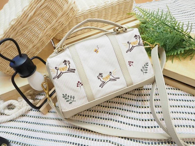 Goat Cream Pan Bag (L) - 侧背包/斜挎包 - 纸 白色