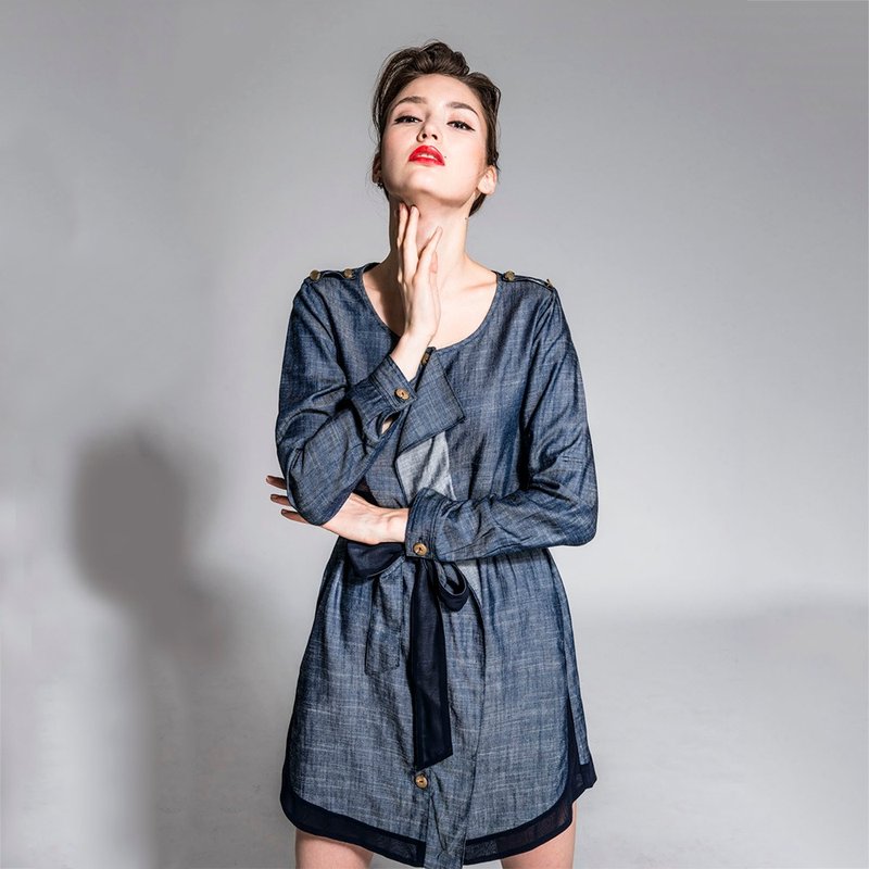 前排扣宽松长衬衫-中深蓝 NOVI 单宁 洋装 - 女装衬衫 - 其他材质 蓝色
