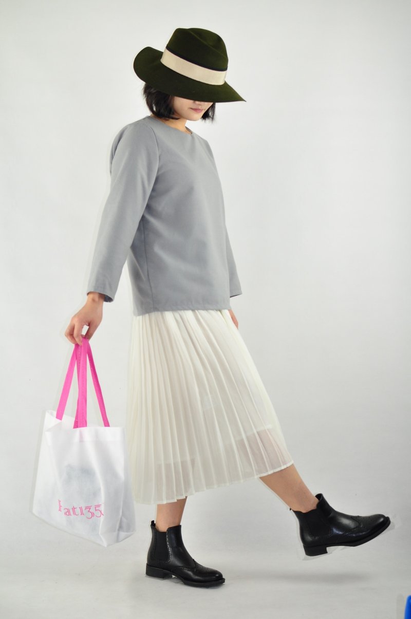 Flat 135 X 台湾设计师 灰色羊毛上衣 拼接百折裙 洋装 长袖洋装 英伦风 圆领九分袖洋装 简单  派对 新年 情人节穿搭 - 洋装/连衣裙 - 羊毛 灰色