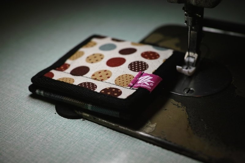 点点简易型防水皮夹 Polka dots wallet - 手拿包 - 其他材质 