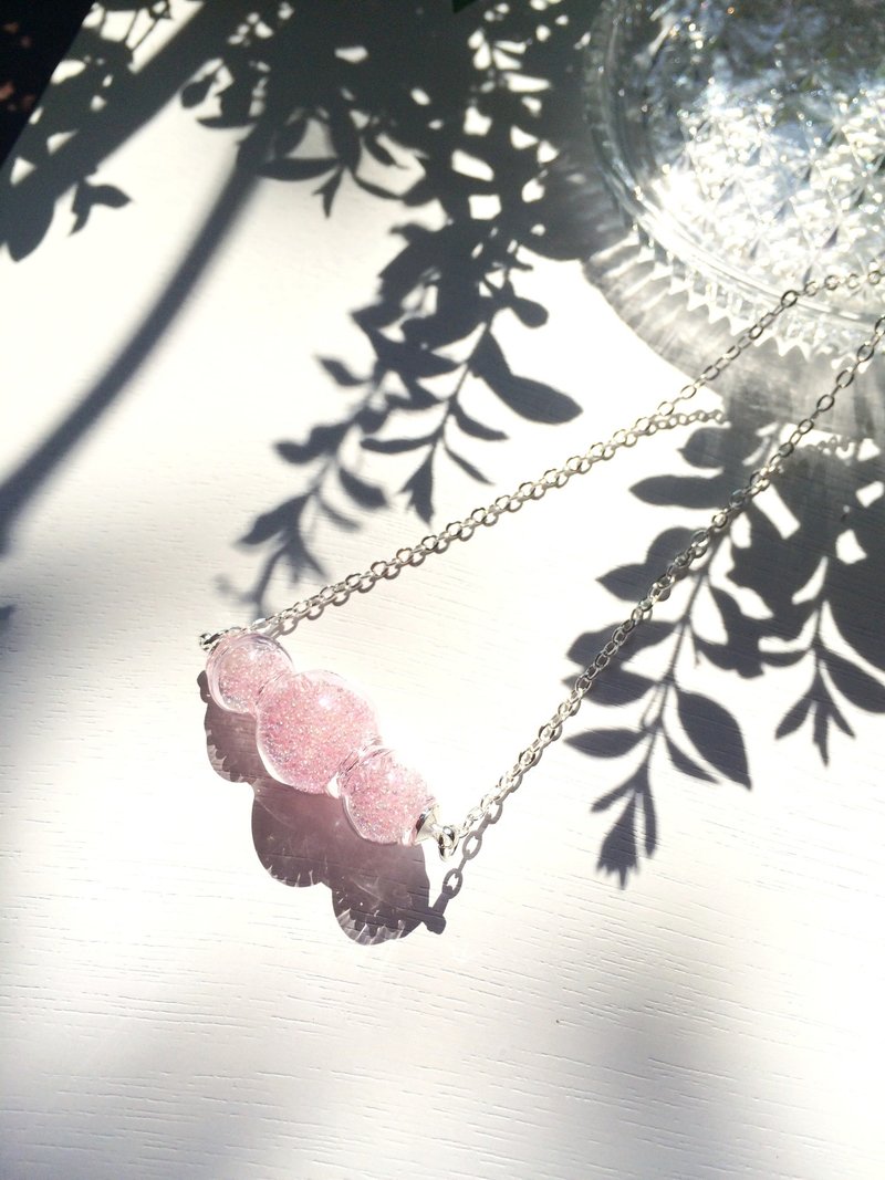 *Haku·Neko* 粉红色流动接龙玻璃珠颈链 (锁骨链) - 颈链 - 玻璃 粉红色