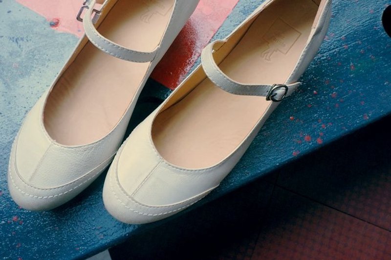#882# 儿时的点点滴滴 芭蕾女伶低跟鞋 米白 - 女款休闲鞋 - 真皮 白色