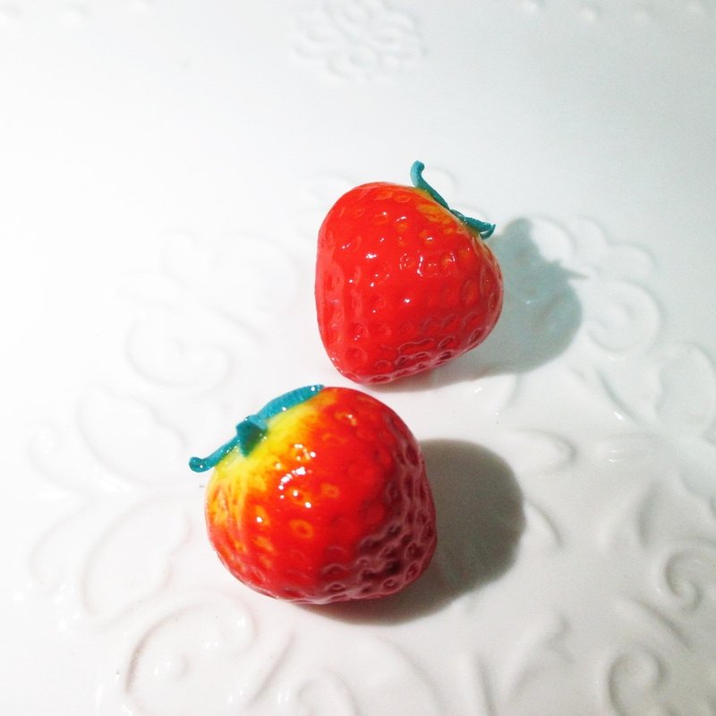 {Lady Park}【走！一起大湖采草莓！】手工草莓．不绣钢耳针．{针式 / 夹式} - 耳环/耳夹 - 其他材质 红色