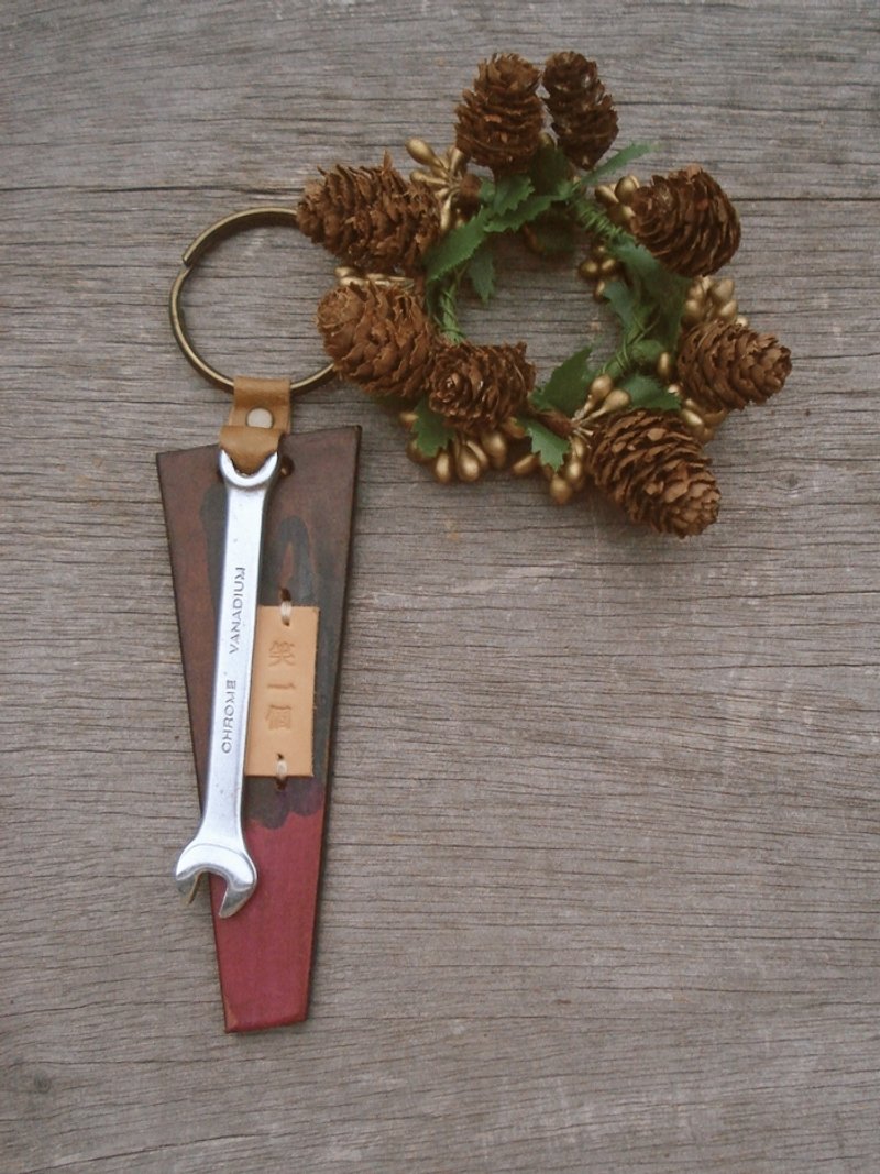 柔软给力扳手钥匙圈 - 笑一个 - 钥匙链/钥匙包 - 真皮 粉红色