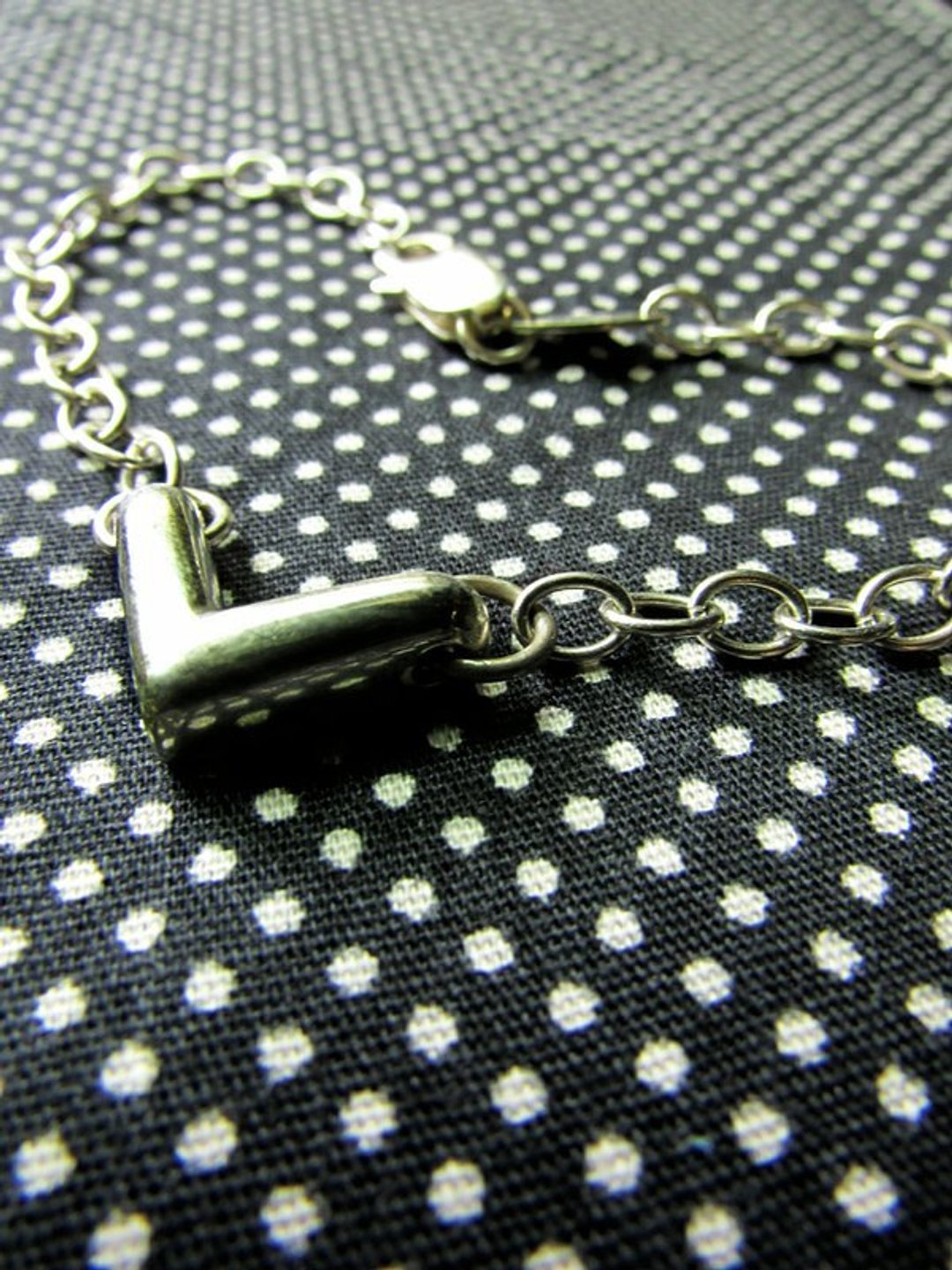 V bracelet_V手链 | mittag jewelry | 设计师手工 生日礼 新年礼 - 手链/手环 - 银 银色