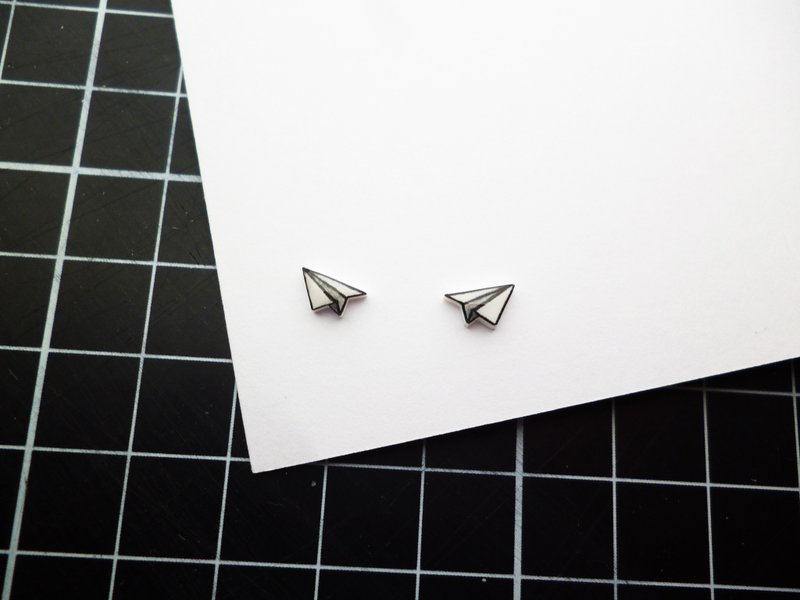 Fei，story - 手绘纸飞机耳环 防过敏耳针/耳夹 - 耳环/耳夹 - 塑料 白色