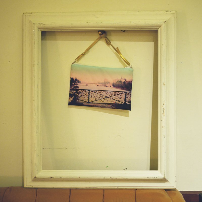 【好好去旅行】旅行随身小包包【塞纳河即景】 - 侧背包/斜挎包 - 其他材质 