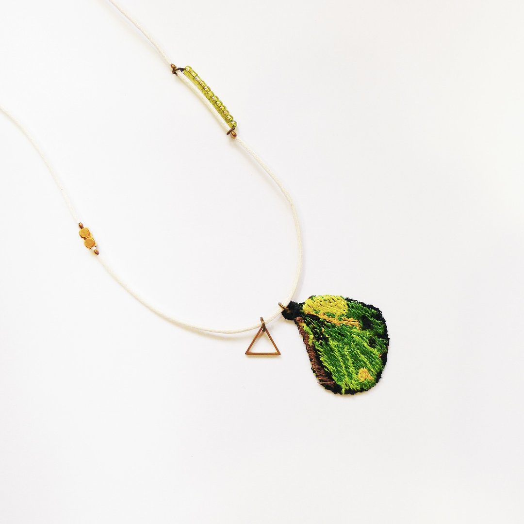 ［织林］刺绣。蝶羽项链 / 绿鸟翼凤蝶 Ornithoptera Priamus - 浅绿下翅 - 项链 - 其他材质 绿色