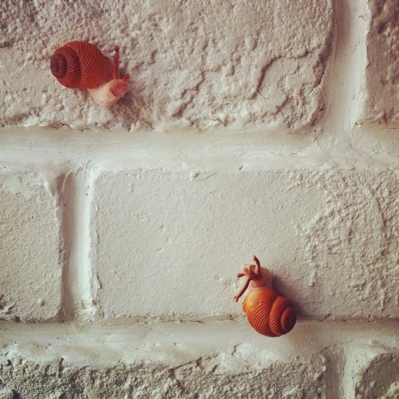 / 穿越三公里爱上你 / 小蜗一对 磁铁 - 冰箱贴/磁贴 - 塑料 金色