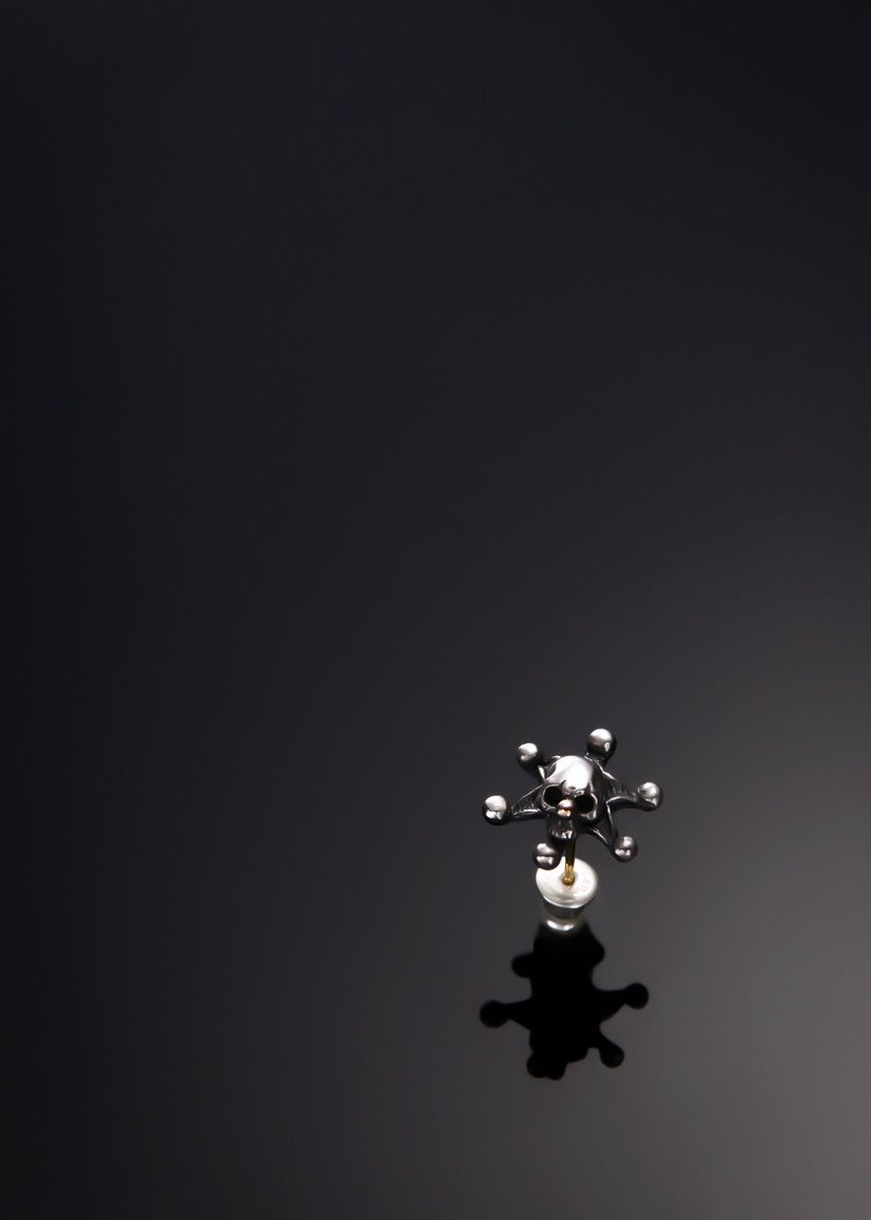 Joker Skull Pierce 小丑骷髅耳环 18K金针 - 耳环/耳夹 - 宝石 银色