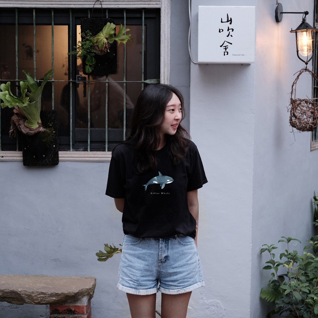 | 微光Ocean | 插画T-shirt_调皮的虎鲸 - 中性连帽卫衣/T 恤 - 棉 黑色
