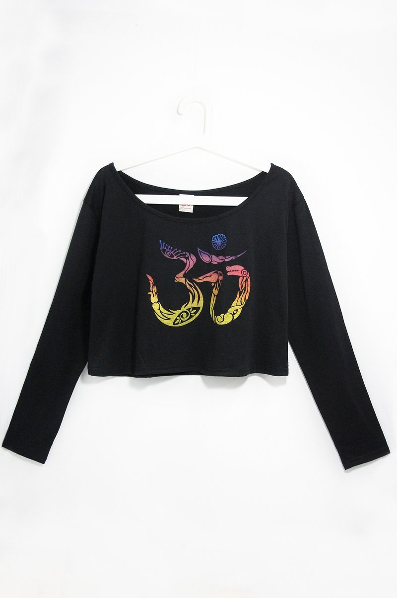 手感多层次短版长袖上衣 - 梵文OM符号 (黑色) - 女装上衣 - 其他材质 黑色