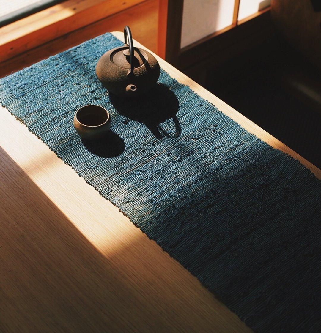 夏布茶帘苎麻布茶席 蓝染植物染 手工编织山峦 - 杯垫 - 棉 蓝色