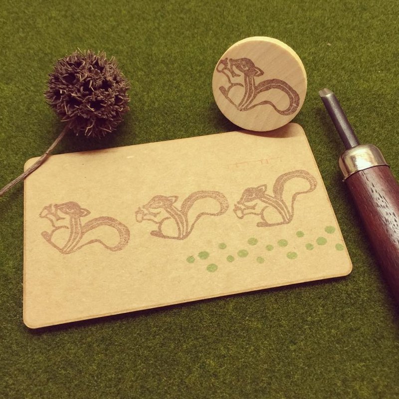 草地上的小松鼠手工印章*橡皮擦印章*手工刻章 - 印章/印台 - 橡胶 卡其色