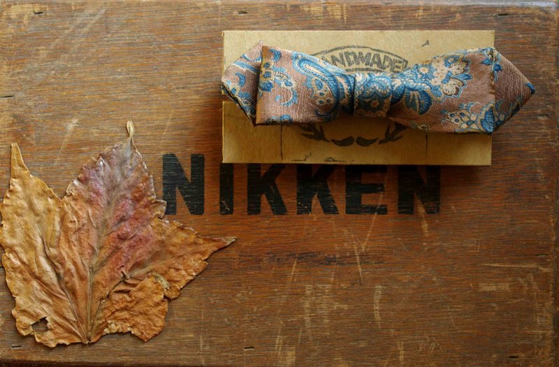 Papa's Bow Tie- 古董布花领带改制手工领结-花与爱丽丝-slim - 领带/领带夹 - 其他材质 多色