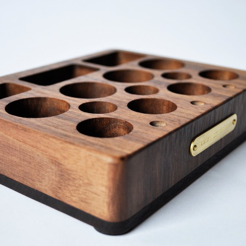 胡桃原木置物架 / Walnut wood shelf - 收纳用品 - 木头 金色