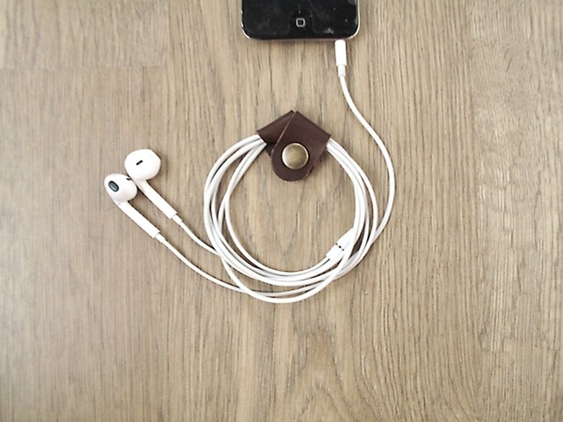 iPhone耳机线收纳xEarPhone全手工皮扣拍一声,随即享受音乐. 中棕 - 卷线器/电线收纳 - 真皮 咖啡色