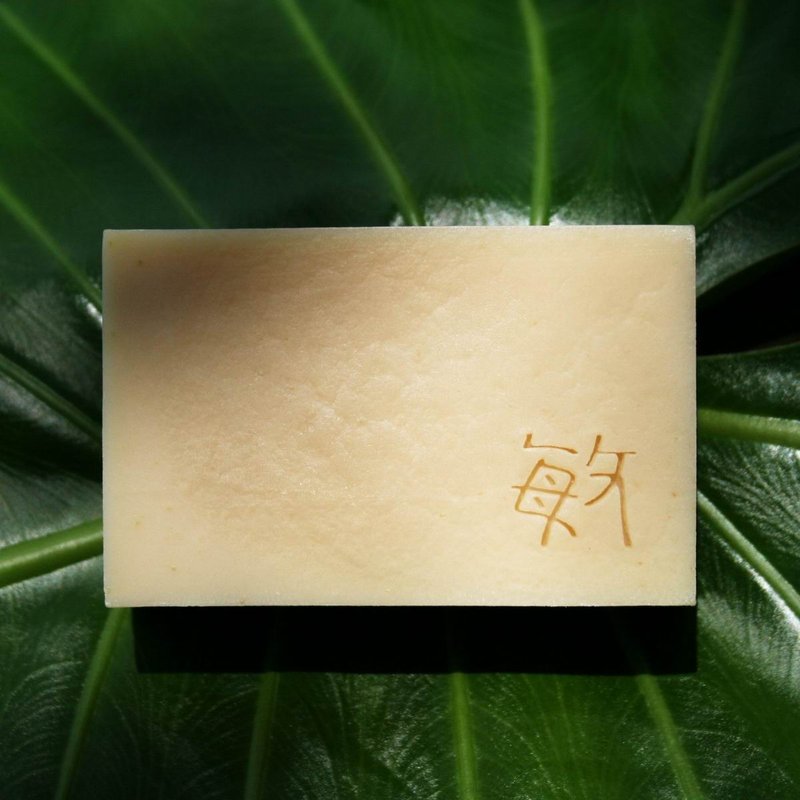 【艋舺肥皂】敏皂-敏感肌肤/蜂蜜/燕麦/洗脸/保湿手工皂 - 脸部清洁/卸妆用品 - 其他材质 金色