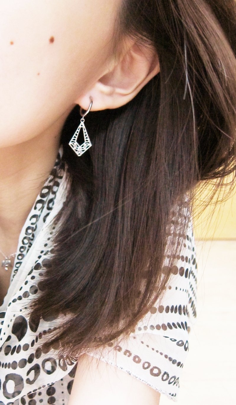 轻铁塔 ◎ 镂空耳环 - 耳环/耳夹 - 其他金属 灰色