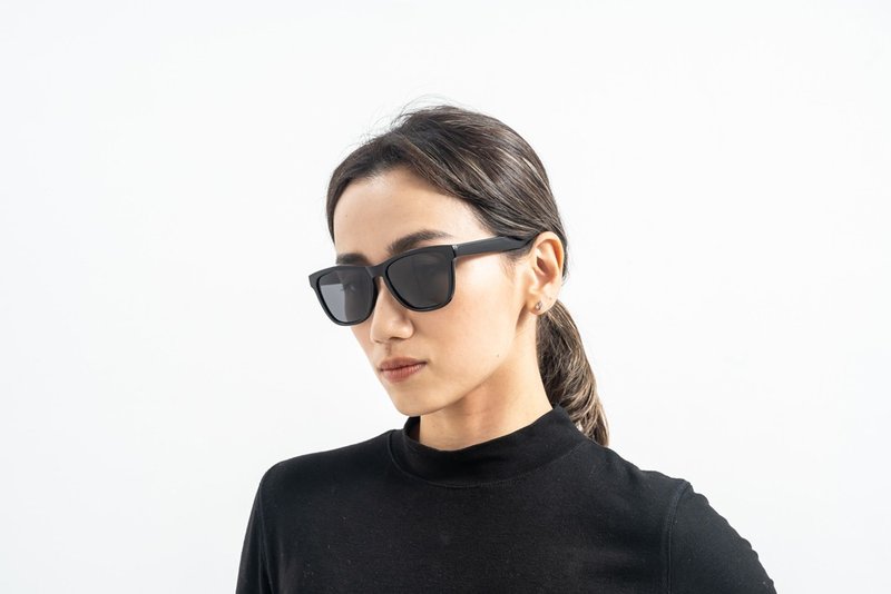 2is BruceP 太阳眼镜│亮面黑色框│黑U - 墨镜 - 塑料 黑色