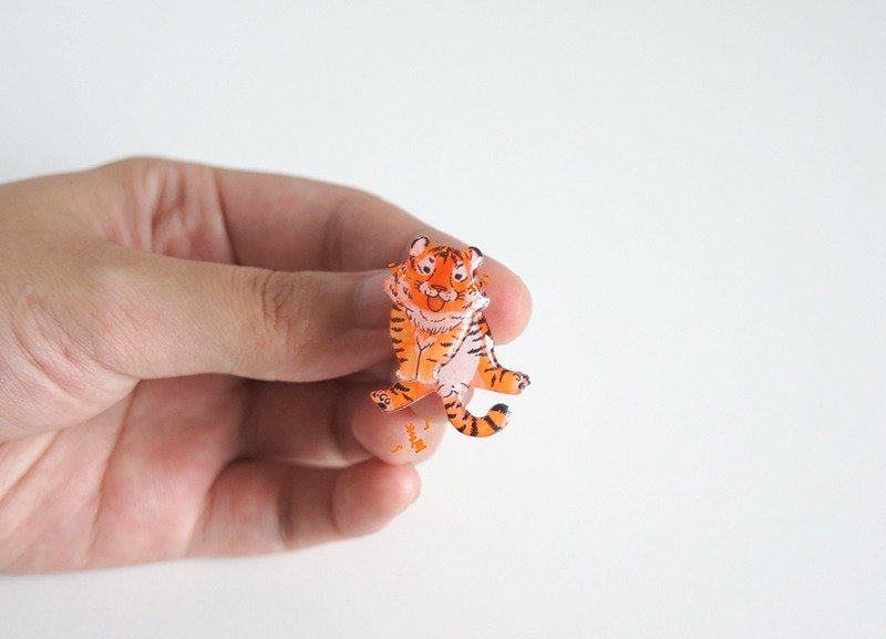 ［独角森林］戴着大王去巡山 虎大王胸针 羞羞捂蛋款 - 胸针 - 其他材质 