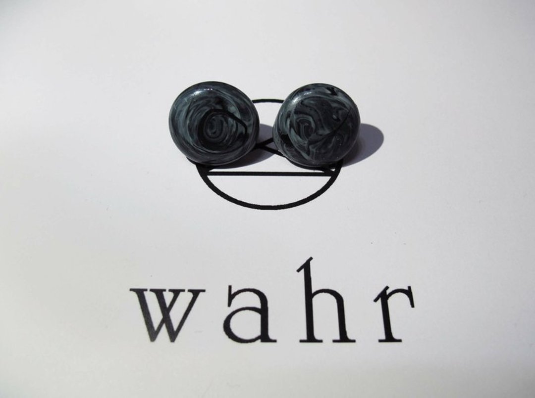 【Wahr】-夹式-黑炫窝耳环(一对) - 耳环/耳夹 - 防水材质 多色
