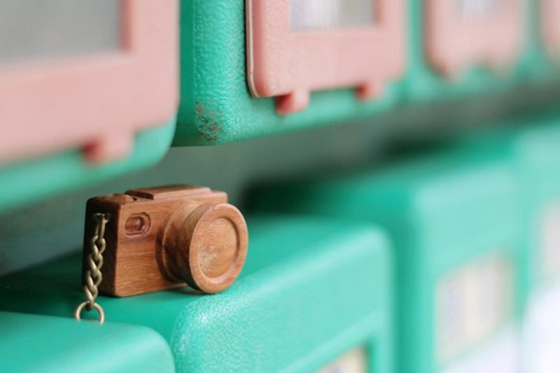 手工木制微型相机▣ 驼色钥匙圈 - 吊饰 - 木头 咖啡色