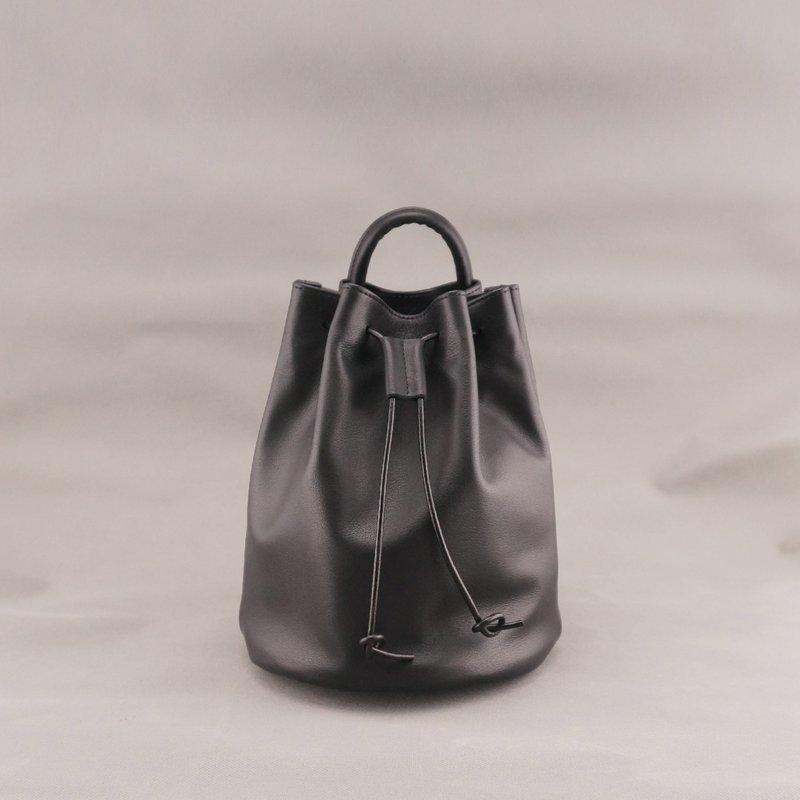 MiniBert迷你伯特．侧背束口包．水桶包 ．黑色 / 皮革 / RRENAE Leatherware - 侧背包/斜挎包 - 真皮 黑色