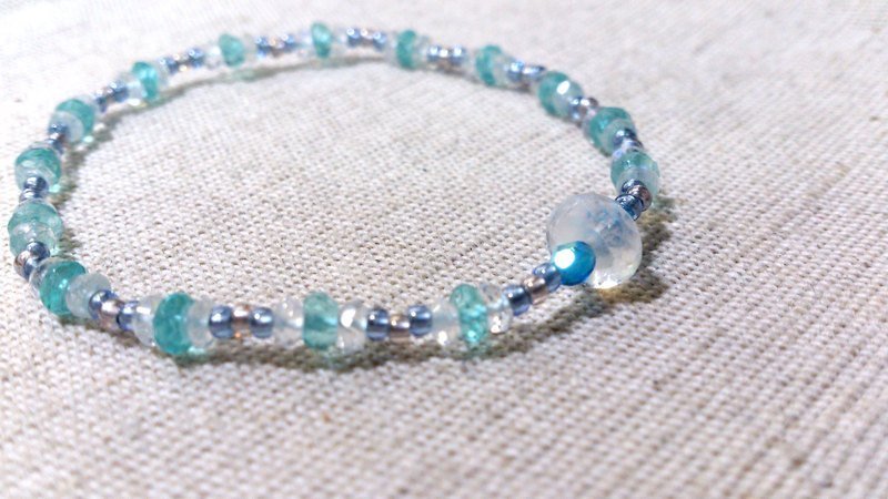 crystal in dearsharka || dotdot． 浅蓝磷灰石 x 月光石 - 手链/手环 - 宝石 蓝色