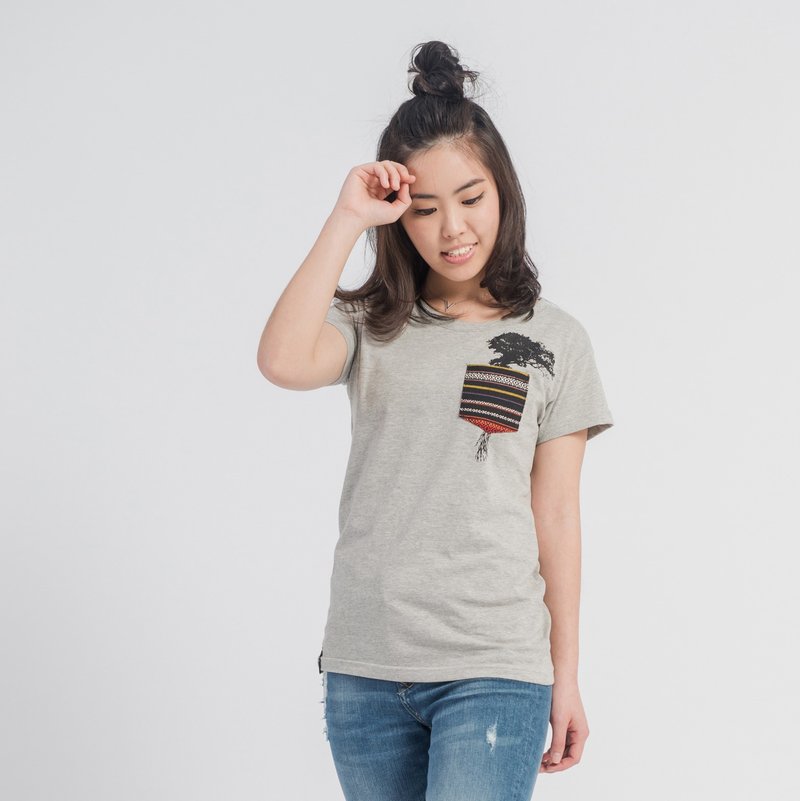 【口袋森林系列】口袋森林经典女款T-太鲁阁灰 - 女装 T 恤 - 棉．麻 银色