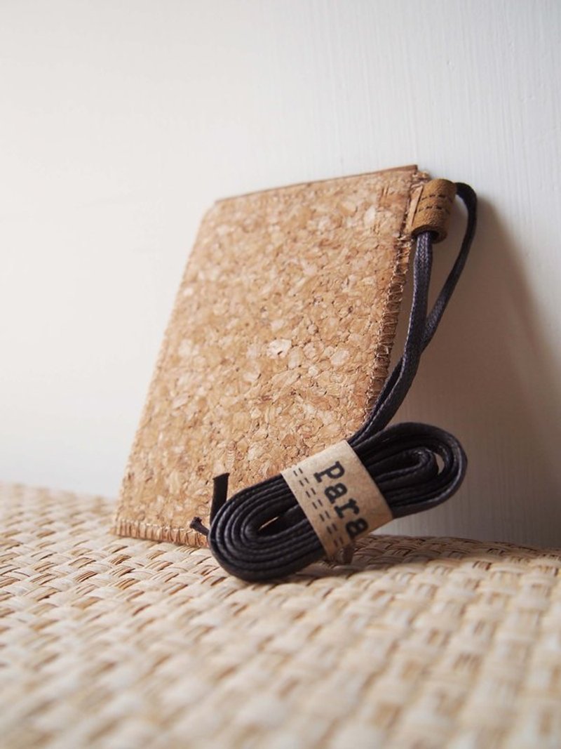 Paralife 软木 挂颈 卡片套 量身订造 可放 工作证 信用卡 可另加刺绣个性化名字 - 证件套/卡套 - 木头 咖啡色