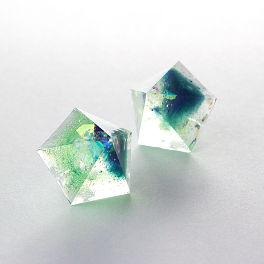 Pentagon earrings (stagnation heat haze) - 耳环/耳夹 - 其他材质 绿色