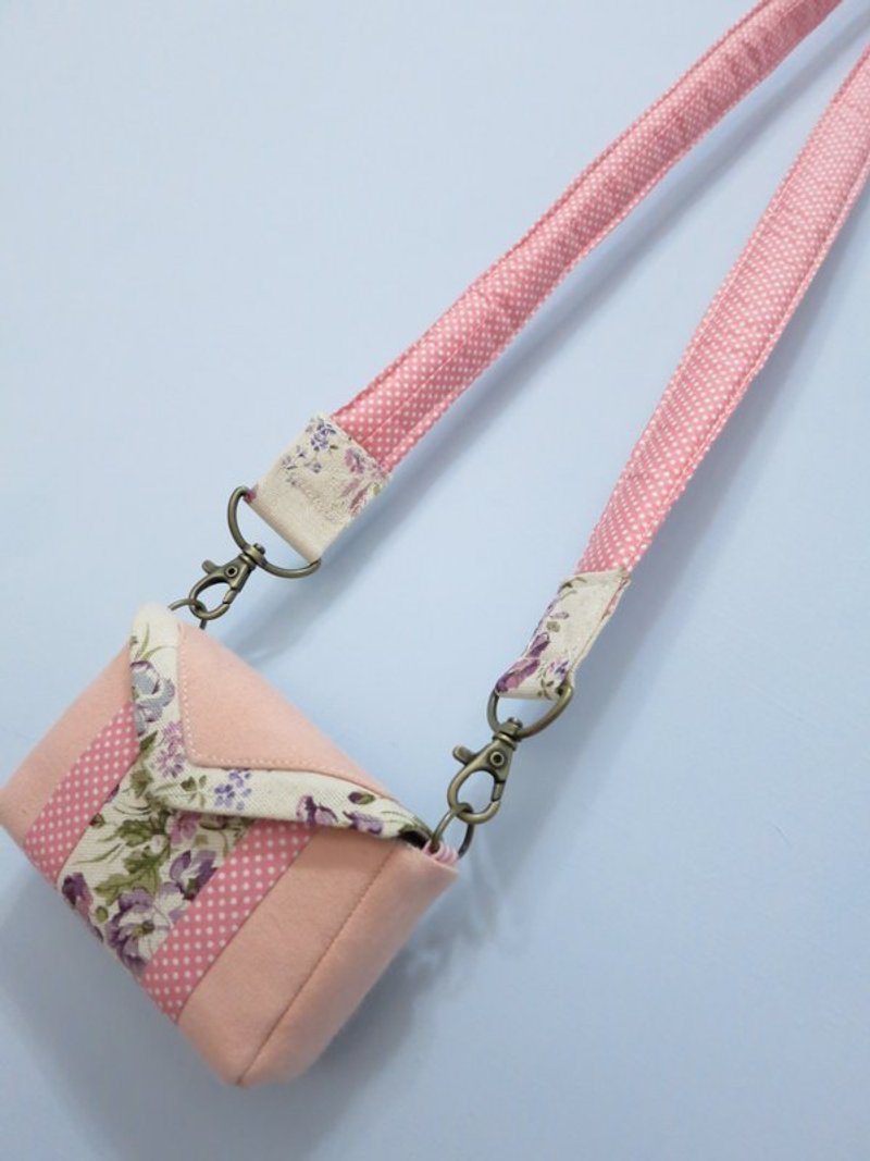 我的暖暖相机包系列   粉点点  相机包含背带喔! - 相机包/相机袋 - 其他材质 