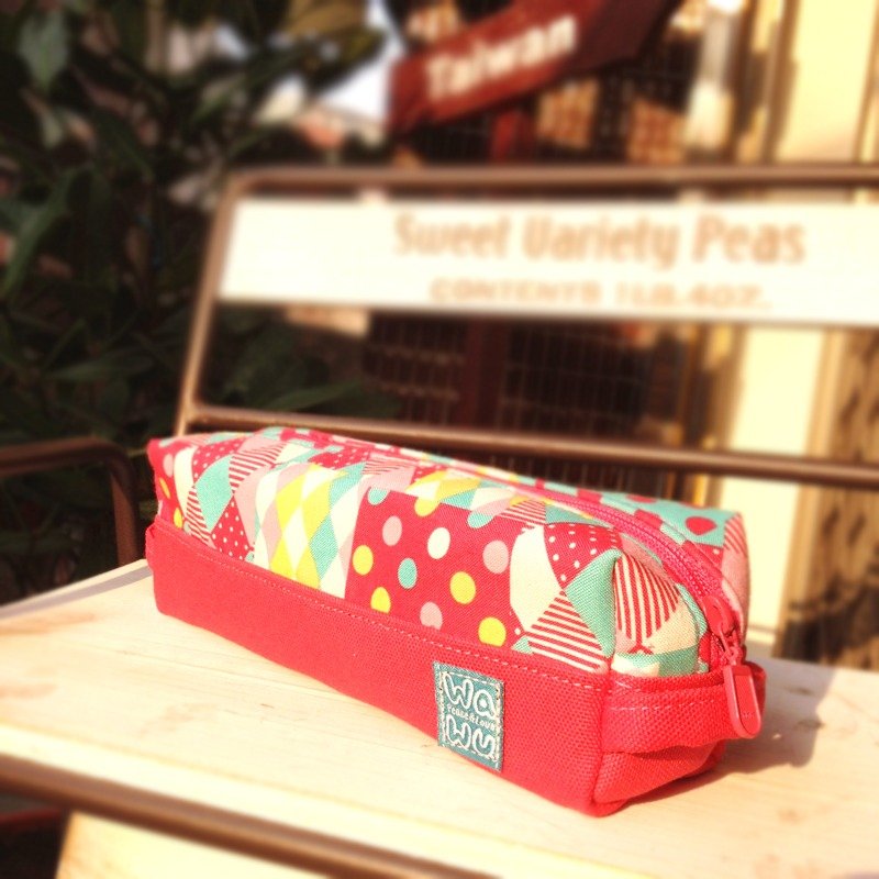 WaWu 吐司笔袋 (缤纷粉格) - 铅笔盒/笔袋 - 棉．麻 红色