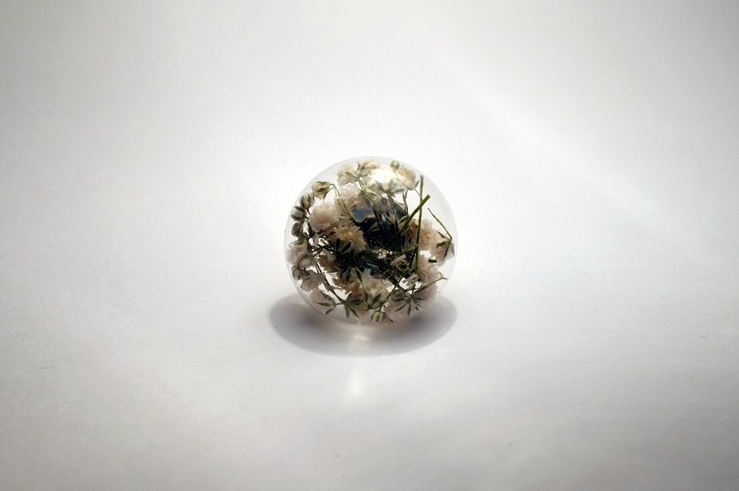 天然干燥花菓玻璃罩耳环(单) - 耳环/耳夹 - 其他材质 白色