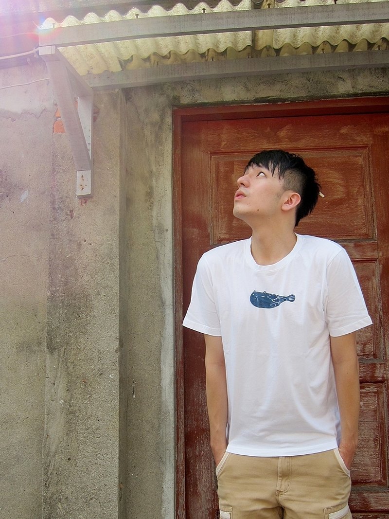 绝版蓝染纯棉中性Tshirt– 纯白的你 -鱼喵murmur - 中性连帽卫衣/T 恤 - 棉．麻 白色